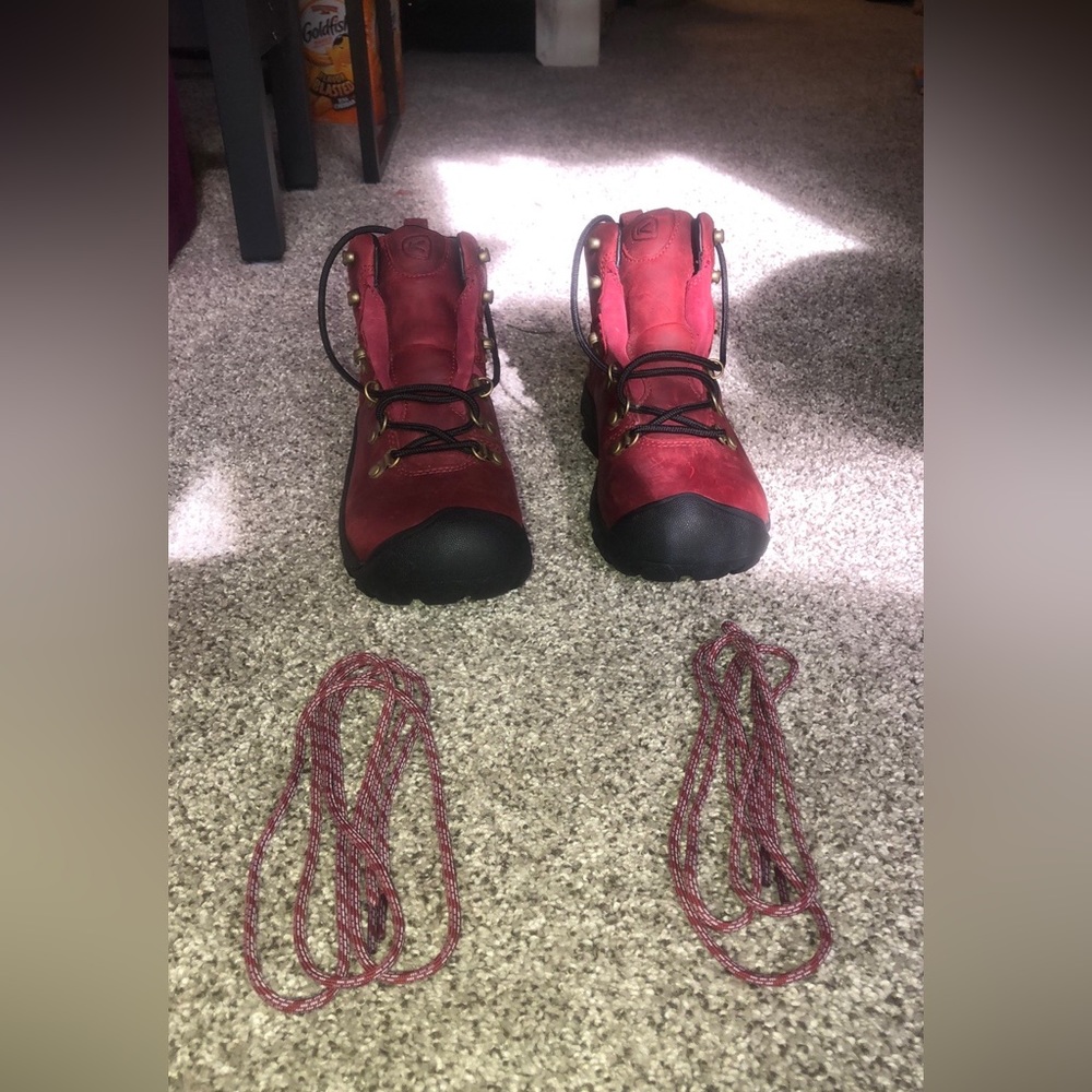 women’s keen waterproof hiking boots